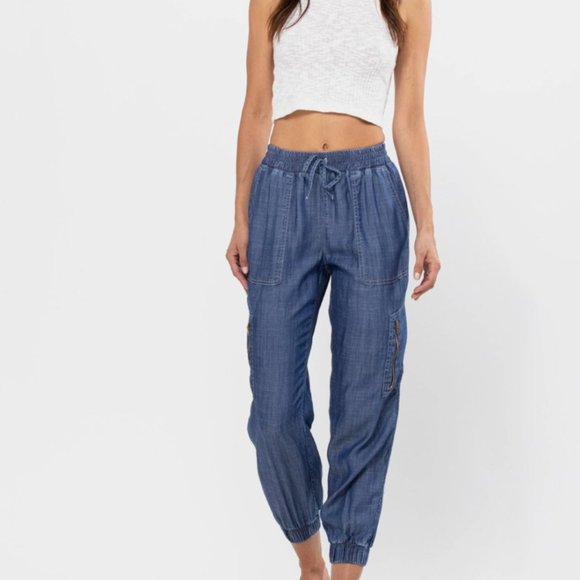 Lightweight Tencel Jogger - Picture 4 of 7